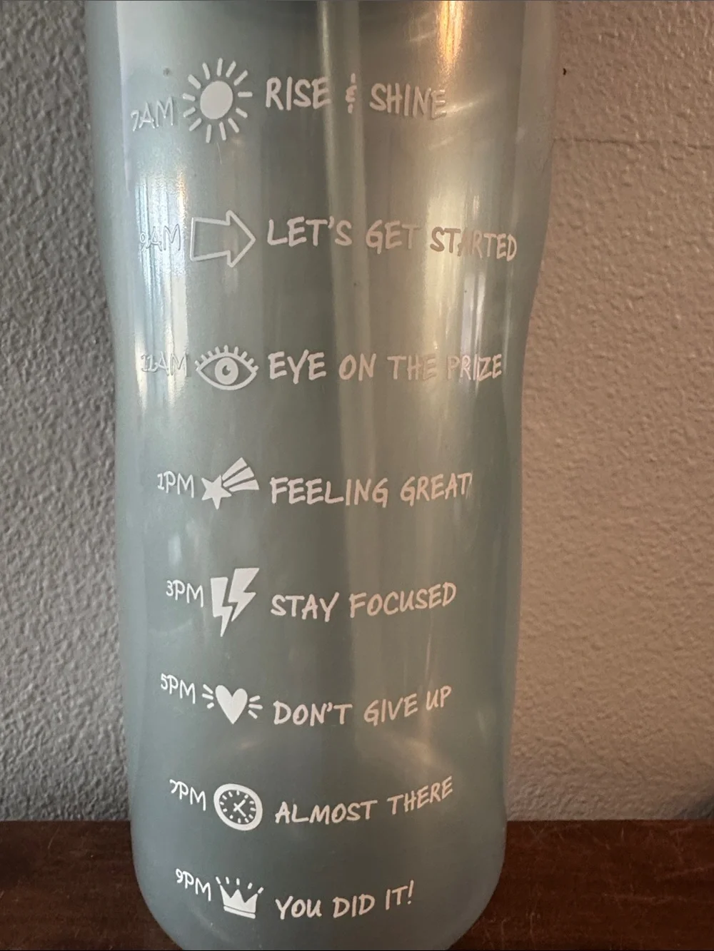 NWOT Mainstays Motivational 64 oz.  Water Bottle Convenient Handle